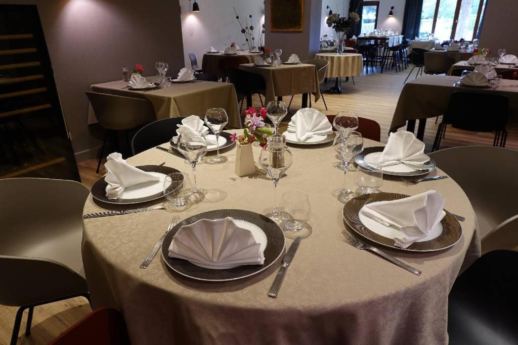 Hotel Restaurant De La Poste Saint-Just-en-Chevalet 외부 사진
