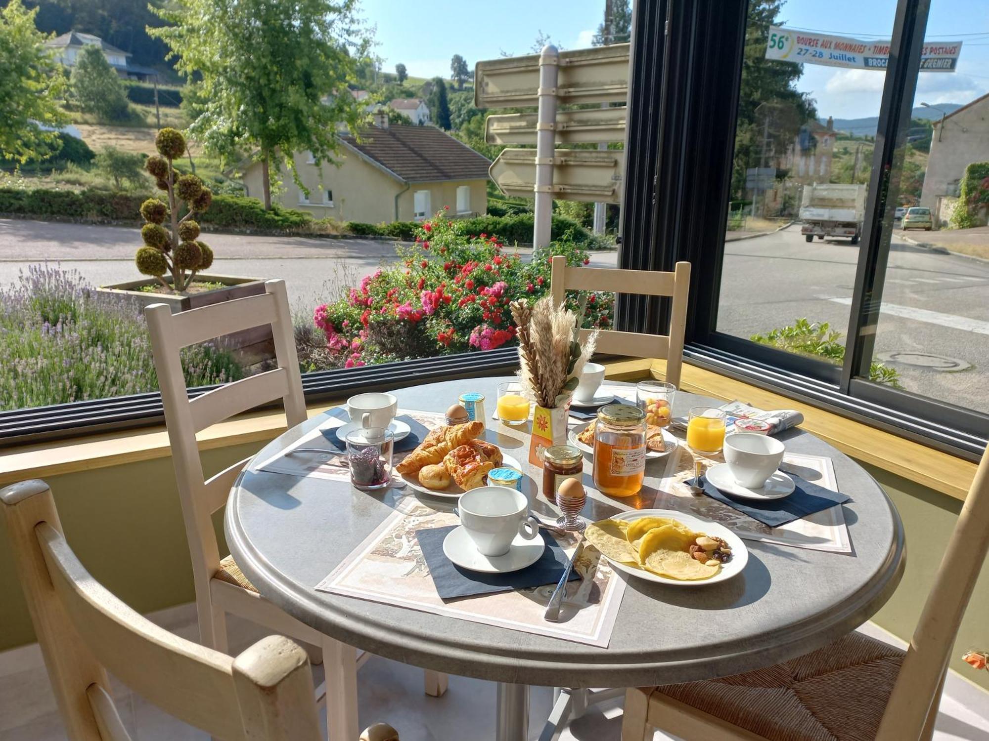 Hotel Restaurant De La Poste Saint-Just-en-Chevalet 외부 사진